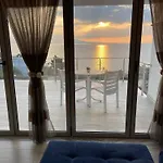 Sunny Coast 아파트