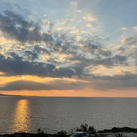 Sunny Coast Apartment