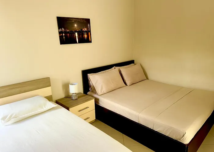 Sunny Coast Daire Saranda